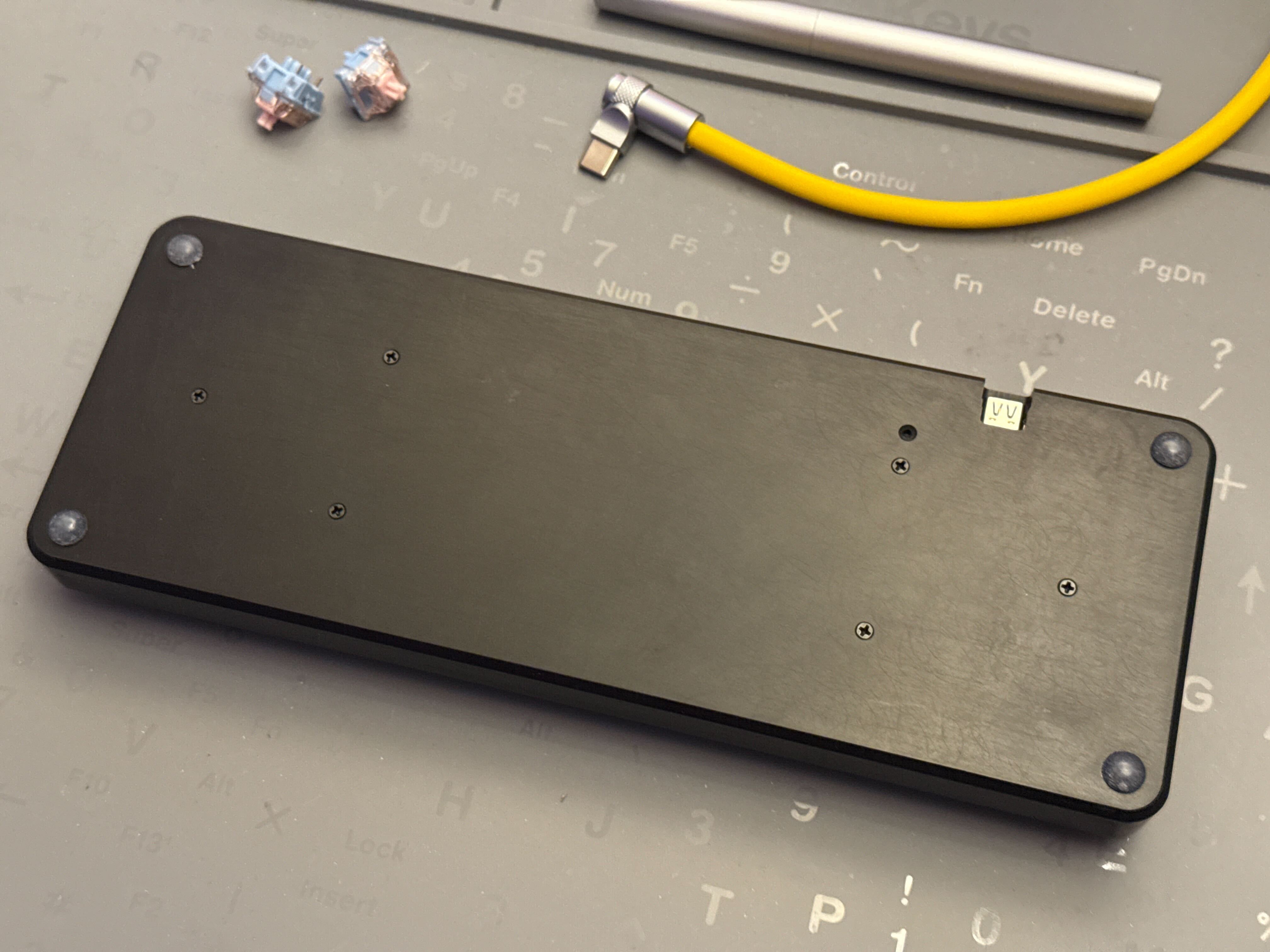 Acrylic keyboard case, back